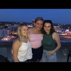 Meet your Posher, Ava